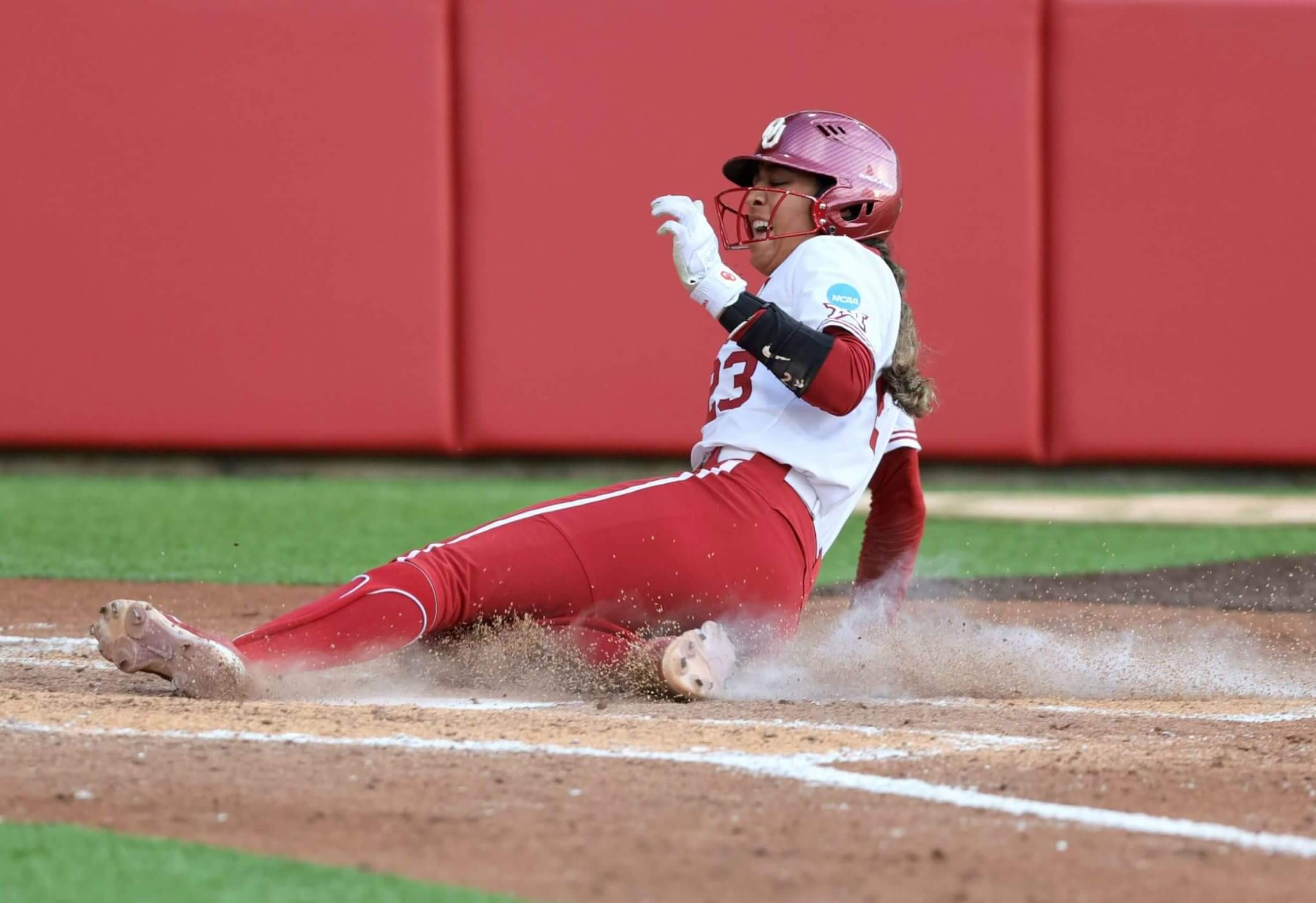 Oklahoma leads field into Women's College World Series