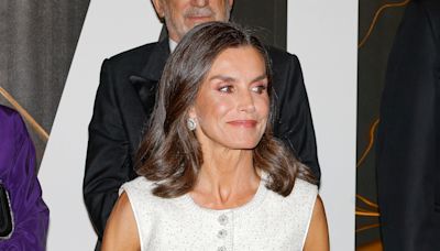 El original look (con trampa) de la reina Letizia en los Premios de Periodismo ABC