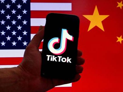 La Jornada: Biden promulga ley que obliga venta de Tik Tok en EU