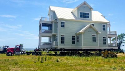 Watch how one family towed their home across a golf course, away from eroded SC beach