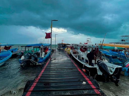 Mara Lezama pide a los habitantes de Quintana Roo estar alertas ante huracán 'Beryl'