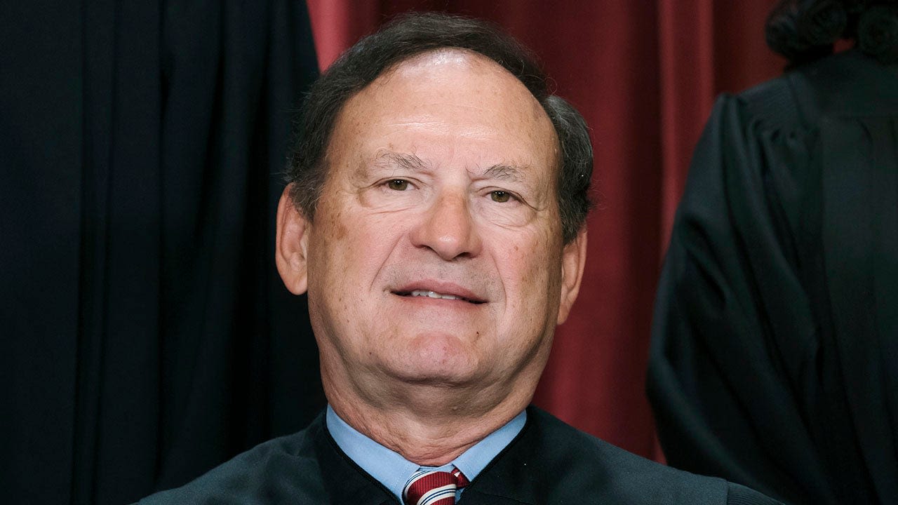 Alito says wife displayed upside-down flag after argument with insulting neighbor