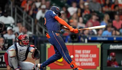 Astros RF Tucker leaves game after fouling ball off right shin against Cardinals