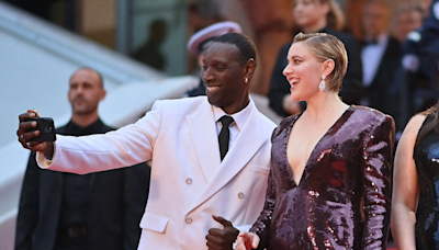 Cannes 2024 : Omar Sy a-t-il enfreint le règlement sur le tapis rouge ? La direction du Festival répond à la polémique