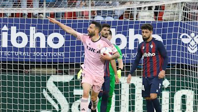 El Oviedo confirma la salida de Bastón y tres cesiones renovadas