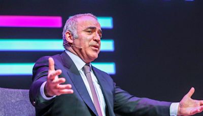 Russia threatens former chess champion Kasparov with criminal charges
