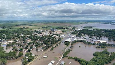 Helicopters sent to rescue people amid heavy flooding in Iowa