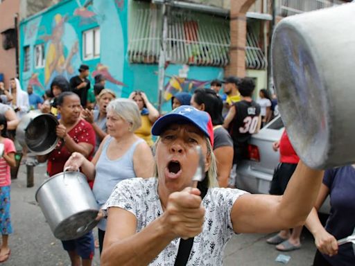 Un nuevo cacerolazo retumbó en las zonas populares de Caracas en rechazo al fraude electoral de Nicolás Maduro