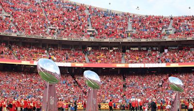 Kansas Gov. Laura Kelly signs bill to poach Kansas City Chiefs, Royals from Missouri