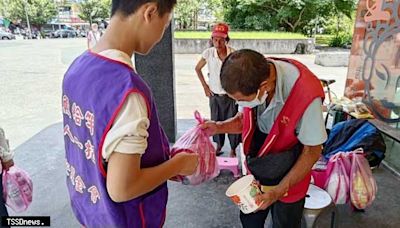 「扇」涼一夏 人安羅東站帶領學生走出戶外關懷街友