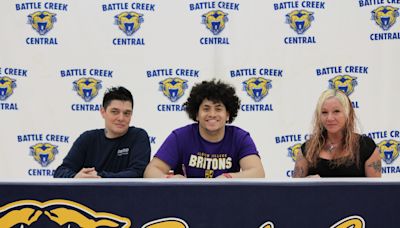 Battle Creek Central's Elijha Everett signs to play football at Albion College