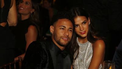Eita! Bruna Marquezine ficou 'incrédula' ao ver Neymar e teria sido ignorada pelo ex em festa de Anitta, diz jornal