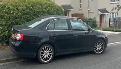 Nuisance car parked over Worcester pavement for weeks