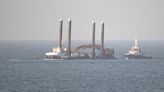 ¿Qué es el extraño barco con 'cuatro torres' que fue visto navegando hoy en Gijón?