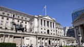 BOE Cuts Rates in 5-4 Vote and Offers No Timing on Next Move