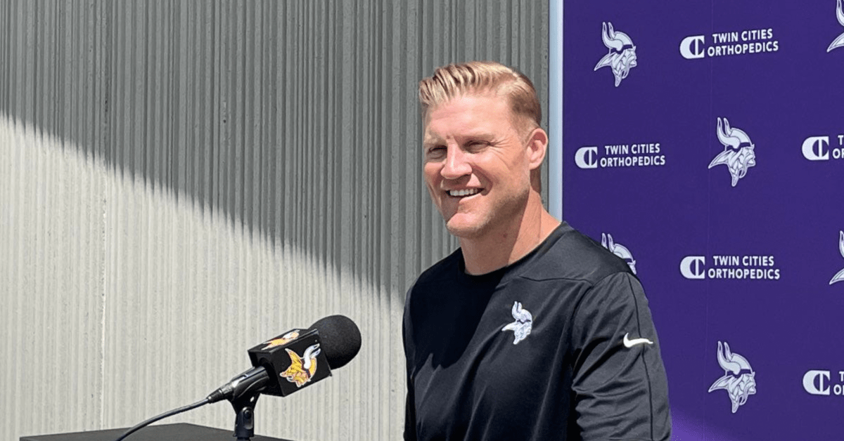 Matthew Coller: Josh McCown using football life to reduce learning curve for Darnold, McCarthy