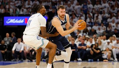 Un gran cierre de Doncic da a Dallas el primer triunfo frente a Minnesota en la final del Oeste