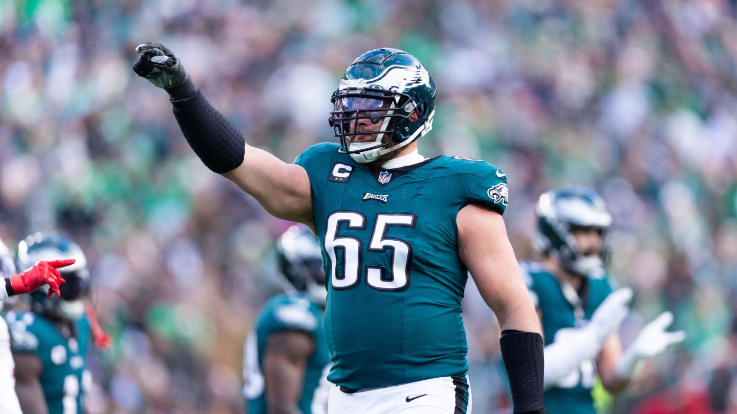 Noted 'Bear' Wrestler Eagles Lane Johnson Has High Praise For Defensive Tackle