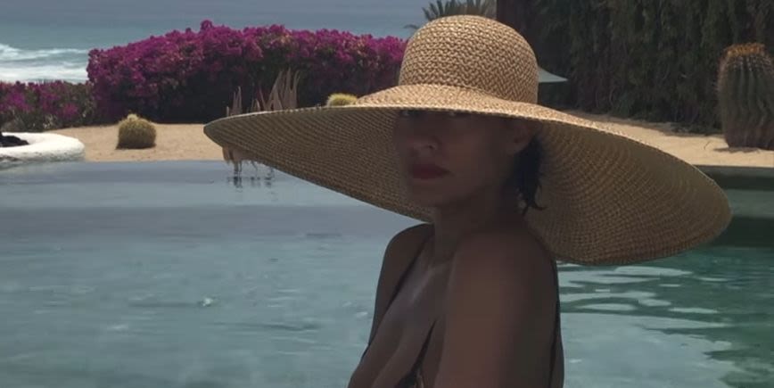 Tracee Ellis Ross Sunbathing in a Bikini and Massive Straw Hat Is the Best Thing You’ll See Today