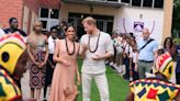 Enrique de Inglaterra y Meghan Markle inician su gira por Nigeria para promocionar los Juegos Invictus