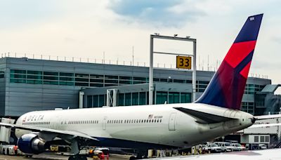 Delta Boeing 767 leaving JFK called back after emergency slide falls off