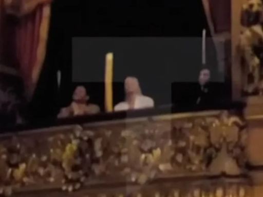 Javier Milei y Yuyito González se mostraron juntos en un palco del Teatro Colón