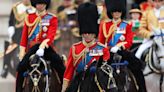 El rey Carlos III cabalga en su primer desfile oficial por su cumpleaños