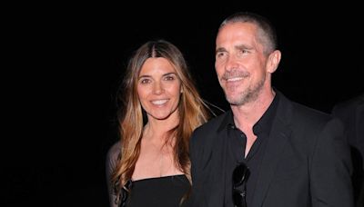Christian Bale amoureux, Alessandra Ambrosio renversante... Les stars réunies pour Dolce & Gabbana