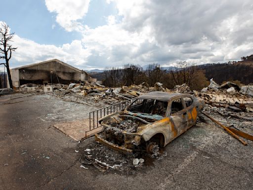 FBI busca sospechosos por incendios forestales de Nuevo México en los que murieron dos personas