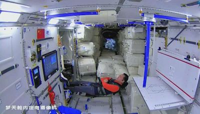 神十五三名航天員進駐太空站逾兩個月 堅持運動維持身體狀態 | 無綫新聞TVB News