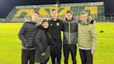 El emotivo abrazo de Andrés Berizovsky con su familia después del debut ante Boca en la Liga Profesional