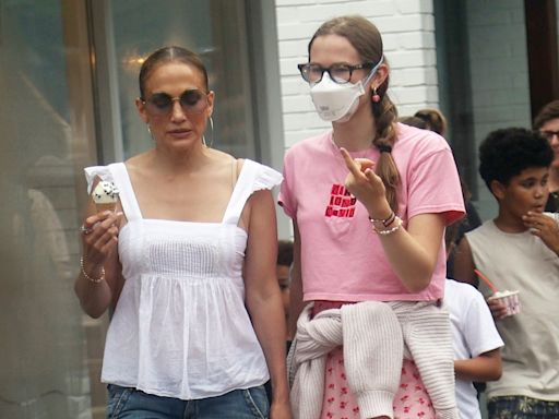 Jennifer Lopez aproveita passeio com filha de Ben Affleck em meio a rumores de divórcio