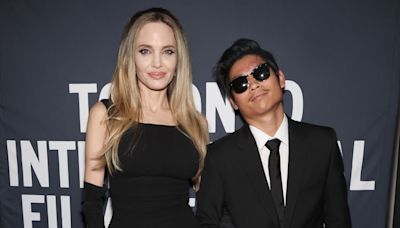 Angelina Jolie y su hijo posan por primer vez tras el terrible accidente que le ha dejado a Pax cicatrices en la cara