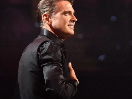 ¡Luis Miguel rompe récord y así lo presume en redes!