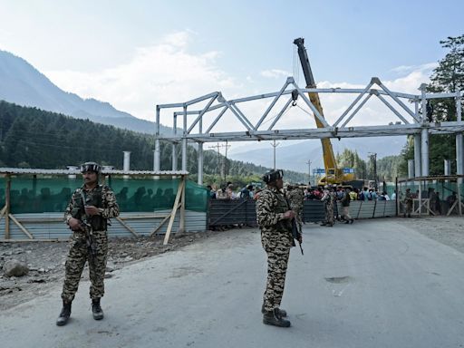 Soldados indianos matam três supostos combatentes da Caxemira