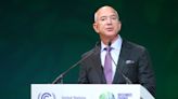 Jeff Bezos concede 50 millones de dólares a Eva Longoria y a exalmirante William McRaven para obras benéficas