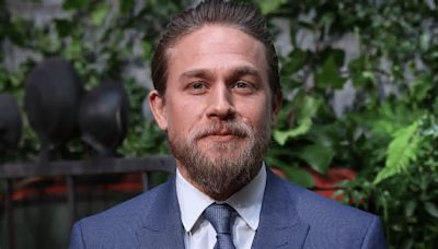 Charlie Hunnam compie 44 anni, auguri!