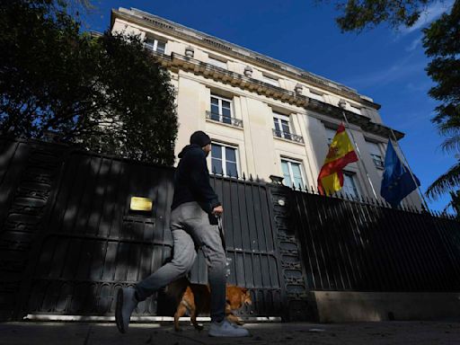 Spain withdraws its ambassador to Argentina over President Milei's insults, escalating crisis