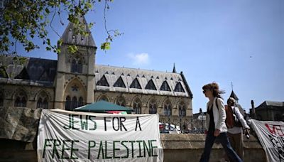 Británico Sunak pide a los jefes universitarios que protejan a los estudiantes judíos