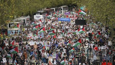 London protests: 700 Met officers on duty to police to pro-Palestinian march and counter demo