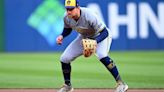 Brewers' Hoskins off IL days ahead of Philly return