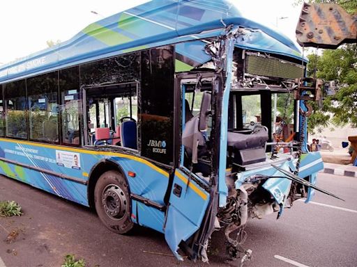 Woman dead, 24 hurt as DTC bus rams into Metro pillar