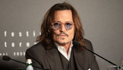 Johnny Depp s’est inspiré de Vanessa Paradis pour une peinture sur le thème du tarot