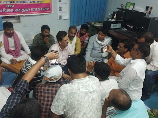Demanding entire floor of hospital, BHU cardiologist continues fast unto death