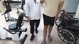 男子昏迷3個月下肢萎縮癱瘓 磁波治療加復健重新站起來 - 健康