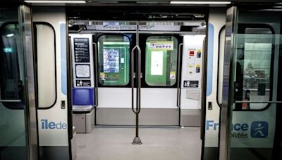 "J'ai jamais vu ça": transports fluides, ambiance festive... Les Parisiens agréablement surpris du métro pendant les JO