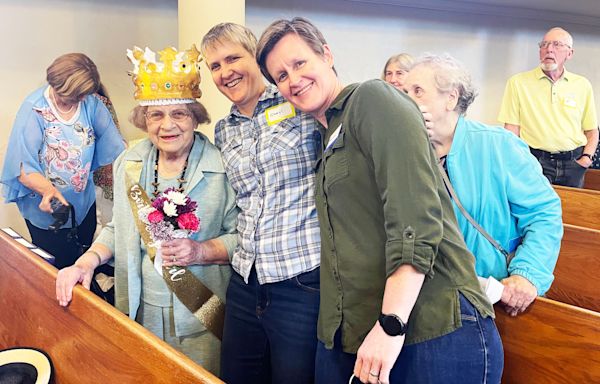 Oak Ridge woman celebrates her 100th birthday