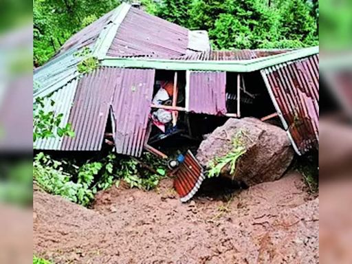 Landslides in Darjeeling: Mortalities and Devastation Amidst Heavy Rains | Kolkata News - Times of India