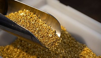 Gold posts fourth monthly rise on Fed rate cut hopes