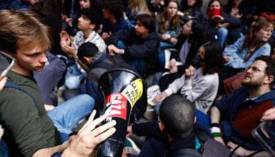 La policía entra en La Sorbona para expulsar a estudiantes propalestinos